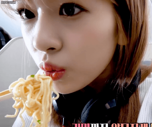 라면 먹는 여자 아이돌 모음.gif | 인스티즈