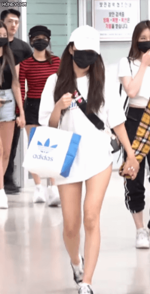 한때 유행했던 여자 아이돌 하의실종 패션 