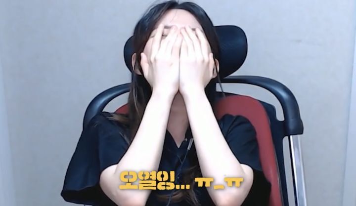 악플을 받고 슬퍼하는(?)우정잉.jpg | 인스티즈