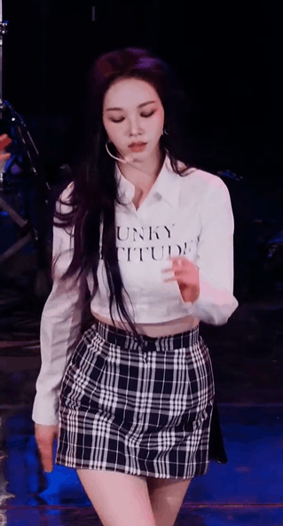 주말에 보면 더욱 좋은 카리나.gif | 인스티즈