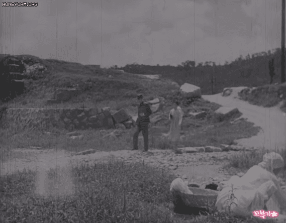 영화로 보는 1940년대 수원 화성 모습.gif | 인스티즈