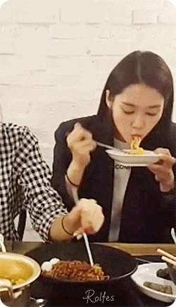 잘먹는 옴걸 지호.gif | 인스티즈