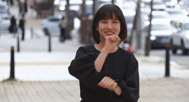 종방연 참석한 우영우 변호사.gif | 인스티즈