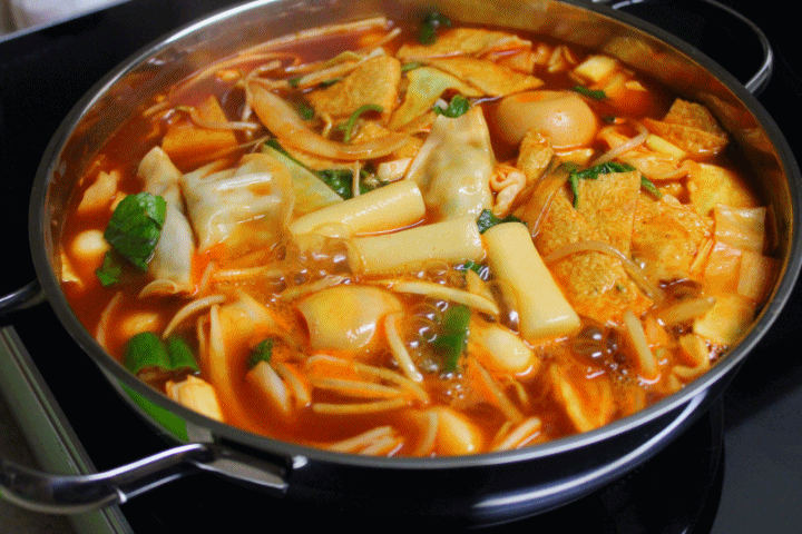 시장 떡볶이 vs 즉석 떡볶이.gif | 인스티즈
