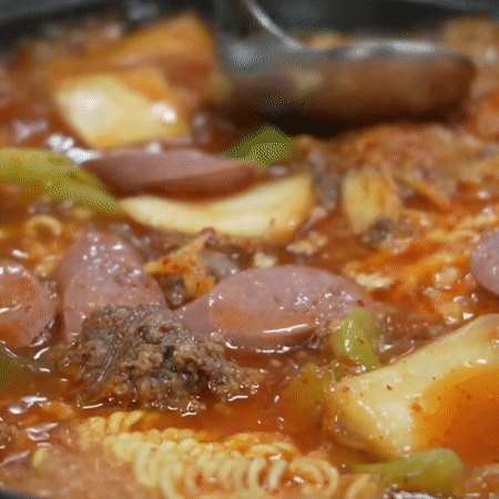 이 시간에 딱 좋은 부대찌개.gif | 인스티즈