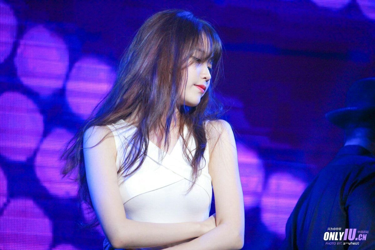 아이유 팬들 사이에서 끊임없이 일어나는 논쟁 | 인스티즈