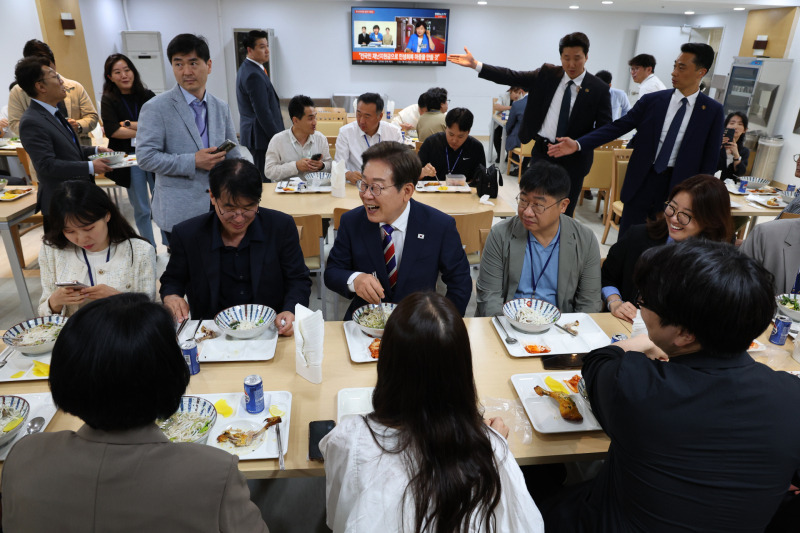 오늘자 이재명 대통령 | 인스티즈