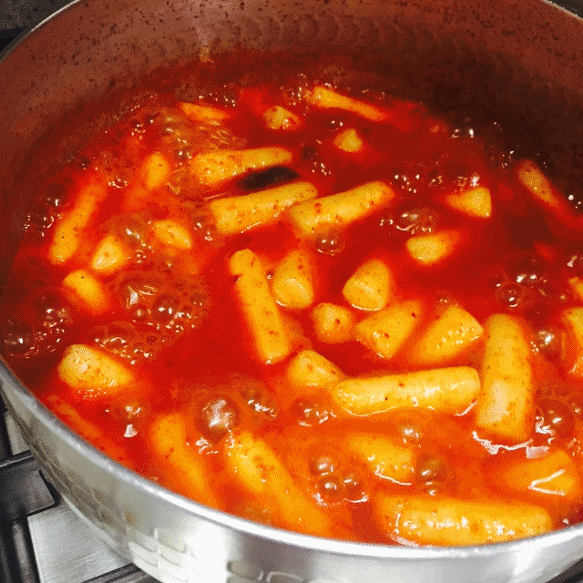 시장 떡볶이 vs 즉석 떡볶이.gif | 인스티즈