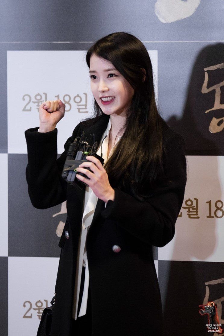 아이유 팬들 사이에서 끊임없이 일어나는 논쟁 | 인스티즈