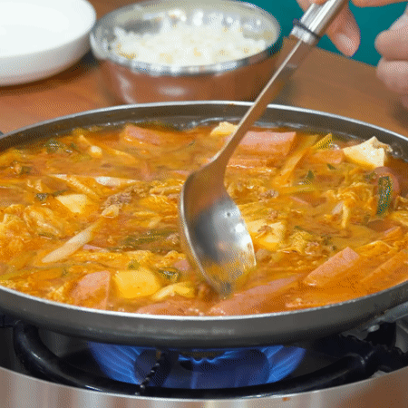 이 시간에 딱 좋은 부대찌개.gif | 인스티즈