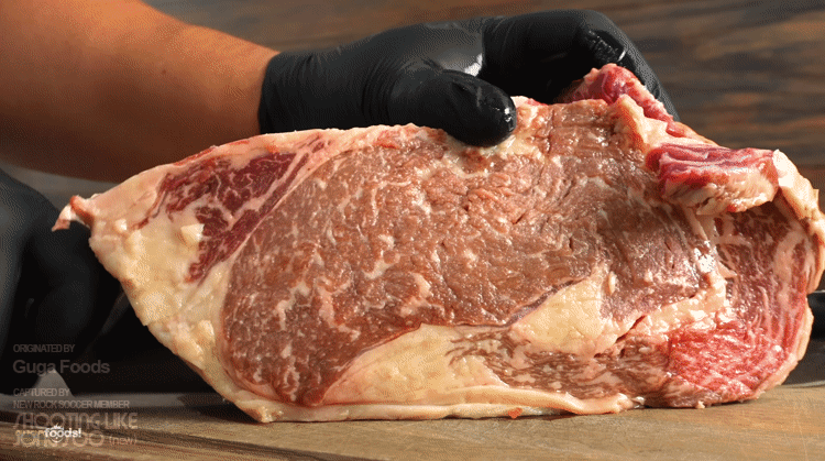 들기름과 참기름에 숙성시켜 구운 스테이크.gif | 인스티즈