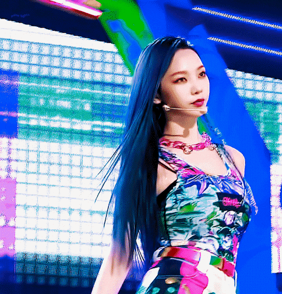 주말에 보면 더욱 좋은 카리나.gif | 인스티즈