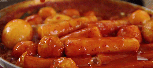 시장 떡볶이 vs 즉석 떡볶이.gif | 인스티즈