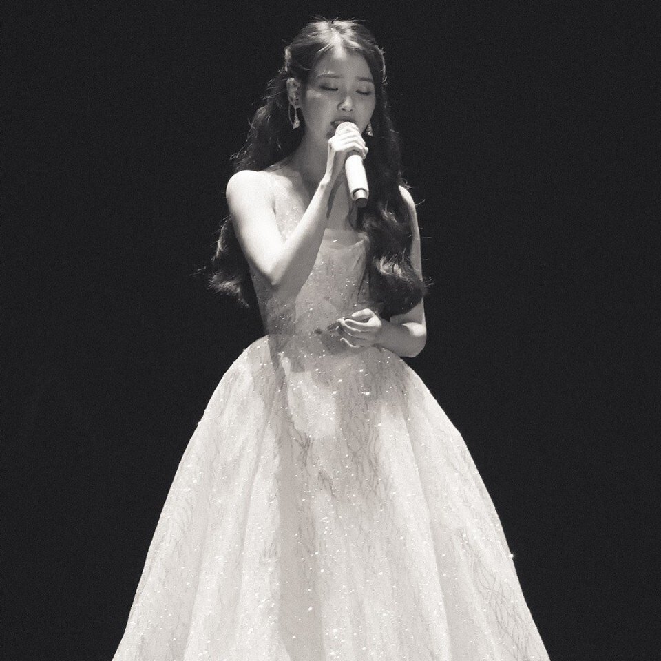 흑백 아이유.jpg | 인스티즈