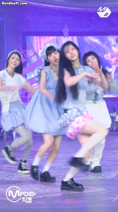 갓데뷔한 아일릿 공주 의상 찰떡인 멤버.gif | 인스티즈