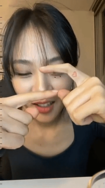 '그 손모양' 하다가 화들짝 놀란 비비 ㅋㅋㅋㅋㅋㅋㅋㅋ | 인스티즈