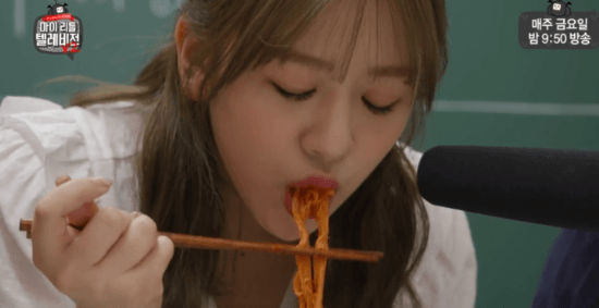 걸그룹 특이한 젓가락질....끝판왕.gif | 인스티즈