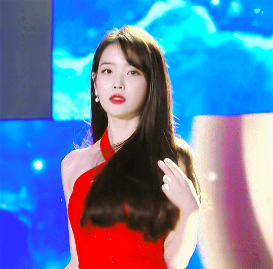 아이유 팬들 사이에서 끊임없이 일어나는 논쟁 | 인스티즈