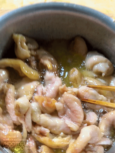 저걸 김치에 끼얹네.gif | 인스티즈