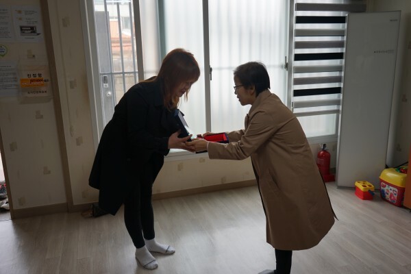 춤추는 가위 이미지