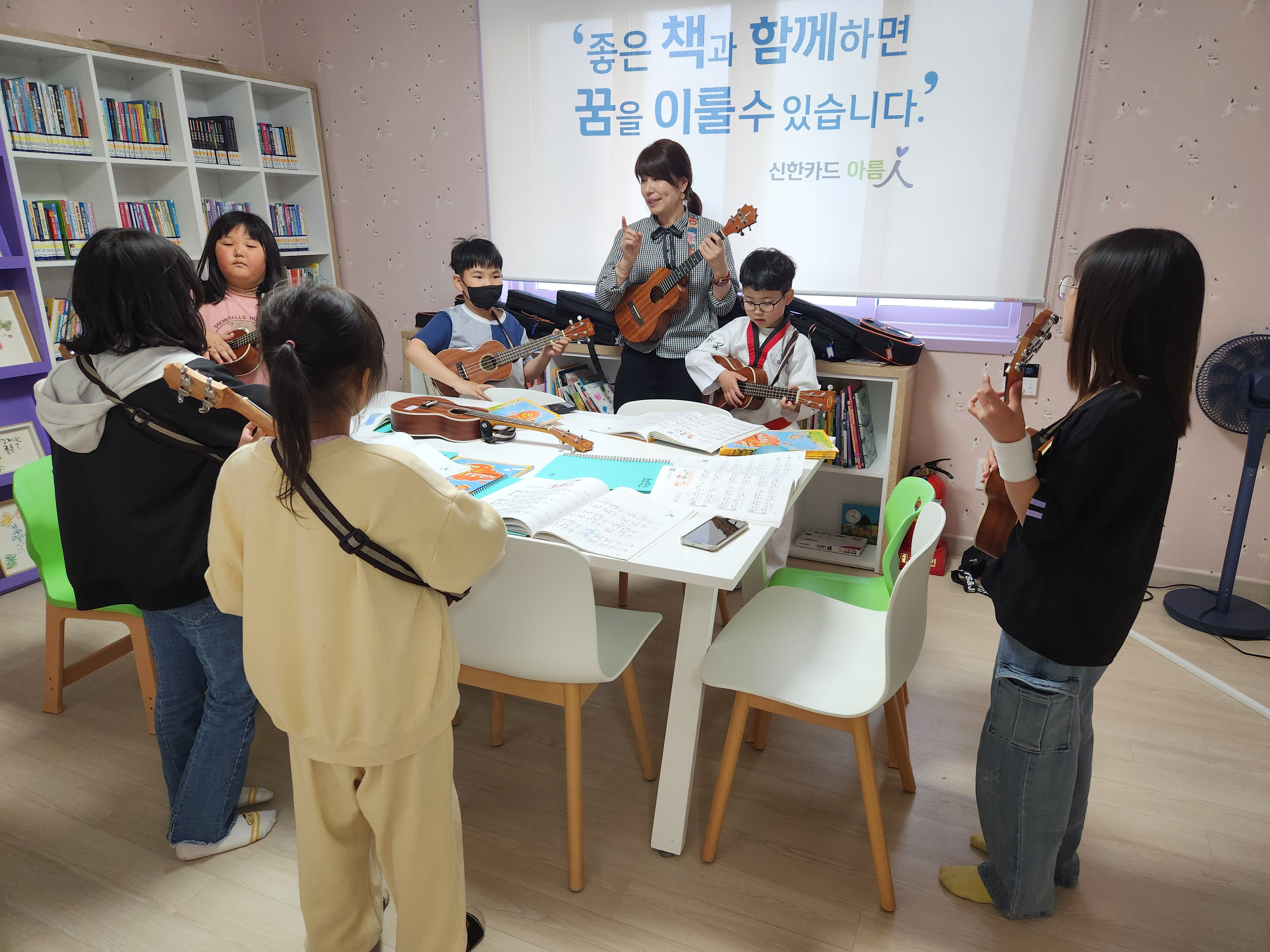 펀펀우쿨렐레 이미지