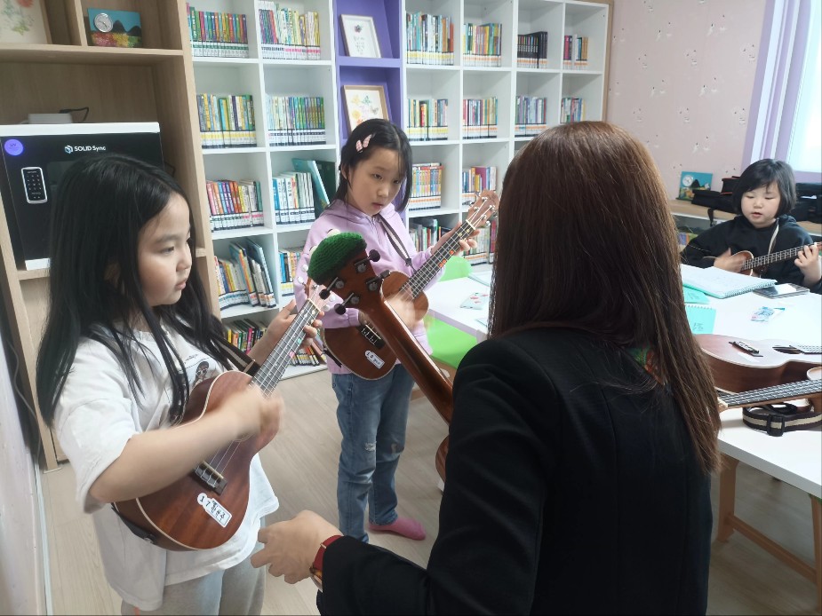 펀펀우쿨렐레 이미지