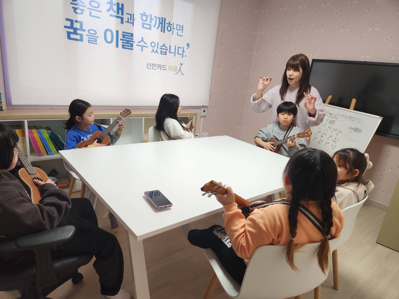 펀펀우쿨렐레 이미지