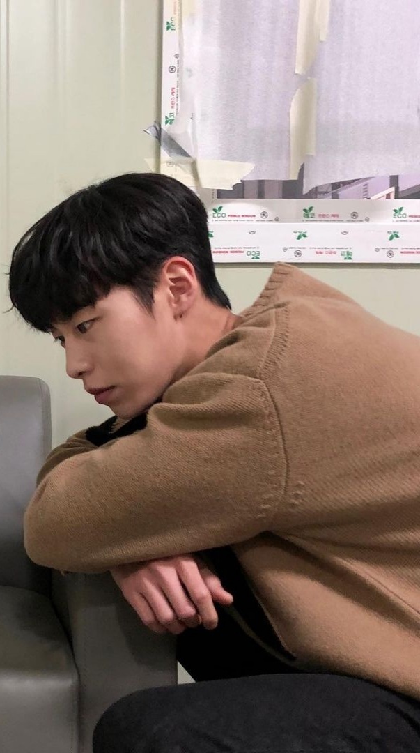 숏컷이나 투블럭 하고 싶어서 남자 연예인 사진 좀 저장하고 싶은데 그때마다 방석이들 키알을 잡을 수는 없잖아 | 인스티즈