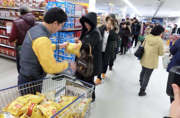 벌써 8년 전... 다 같이 뭐에 홀린 것 같았던 품절 대란...jpg | 인스티즈