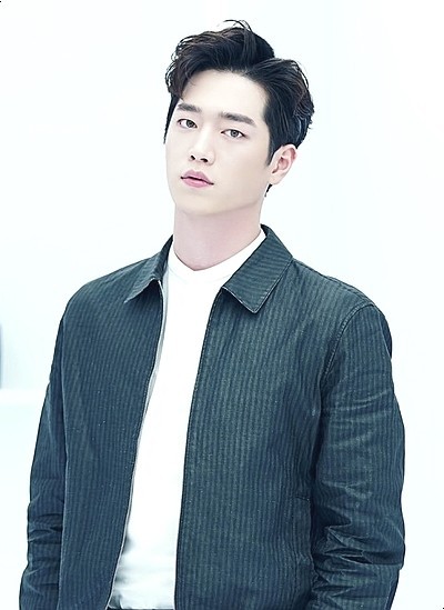 의외로 나이차이 안나는 두 배우.jpg | 인스티즈