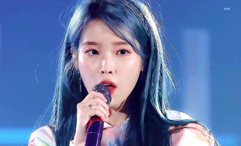 아이유의 레전드 무대를 하나 뽑자면? | 인스티즈