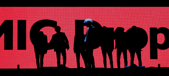 방탄팬들이 투표하면 거의 반반으로 나뉜다는 레전드 무대 2개 | 인스티즈