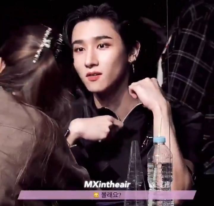 대면팬싸하면서 타투 보여주는 아이돌 (누군지 궁예하면서 들어오기) | 인스티즈