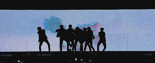 방탄팬들이 투표하면 거의 반반으로 나뉜다는 레전드 무대 2개 | 인스티즈