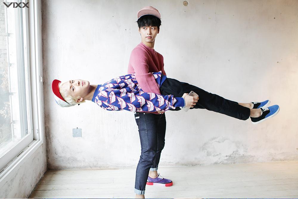 넘어진 조카 한 손으로 번쩍 들어올려 가는 아이돌(feat. 힘 좋은 그룹) | 인스티즈