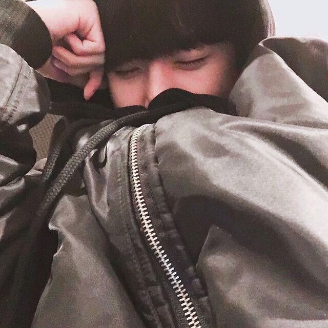 잘생겼다는 소리 많이 듣는 아들이 겉멋 들까봐 어머니가 폭탄머리 시켜버린 남돌 | 인스티즈