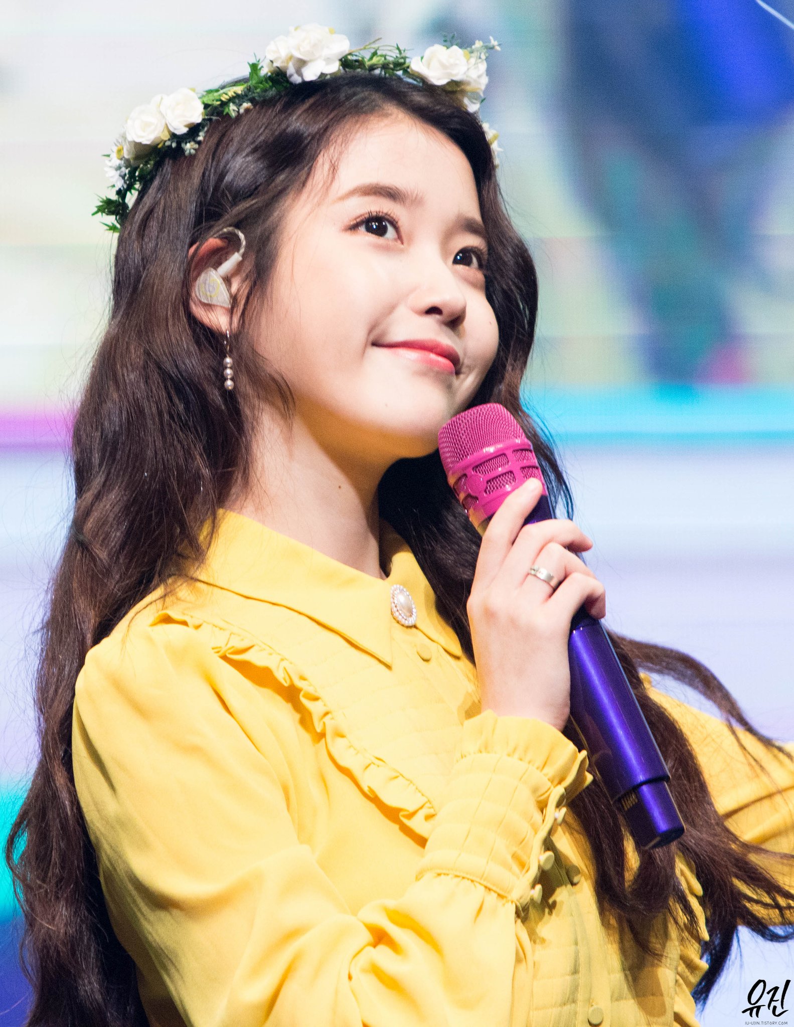 아이유의 마이크 사랑 | 인스티즈