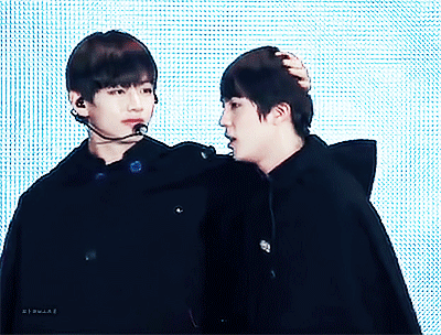 약간 신기한 남자아이돌들의 뒤통수.gif | 인스티즈