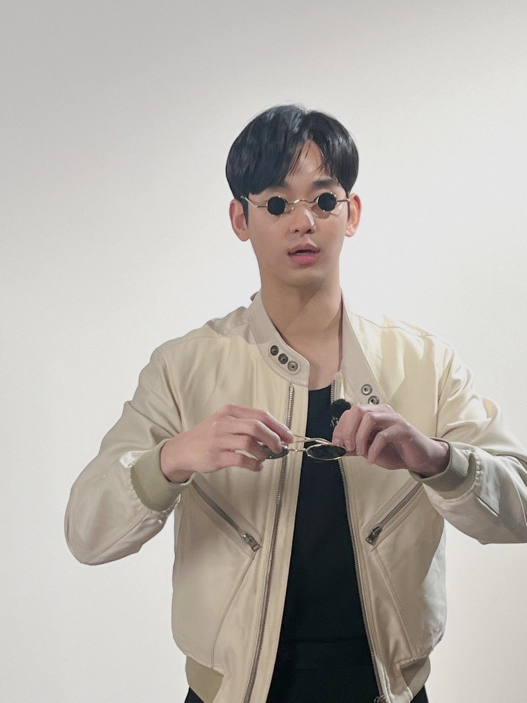 김수현 버블 구독중인데 남친짤 말고 과에서 착하고 잘생겼는데 좀 모자란친구 짤만 잔뜩 보내줌 | 인스티즈