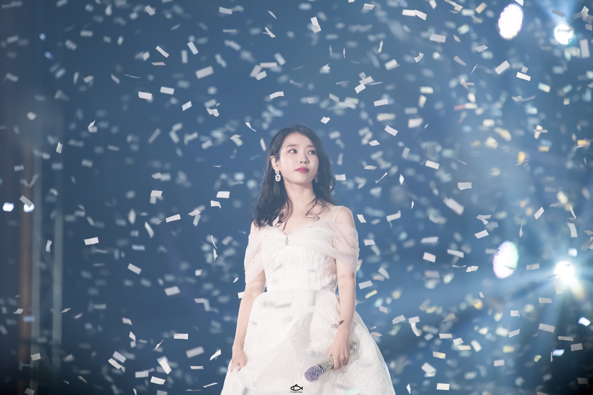 아이유의 마이크 사랑 | 인스티즈