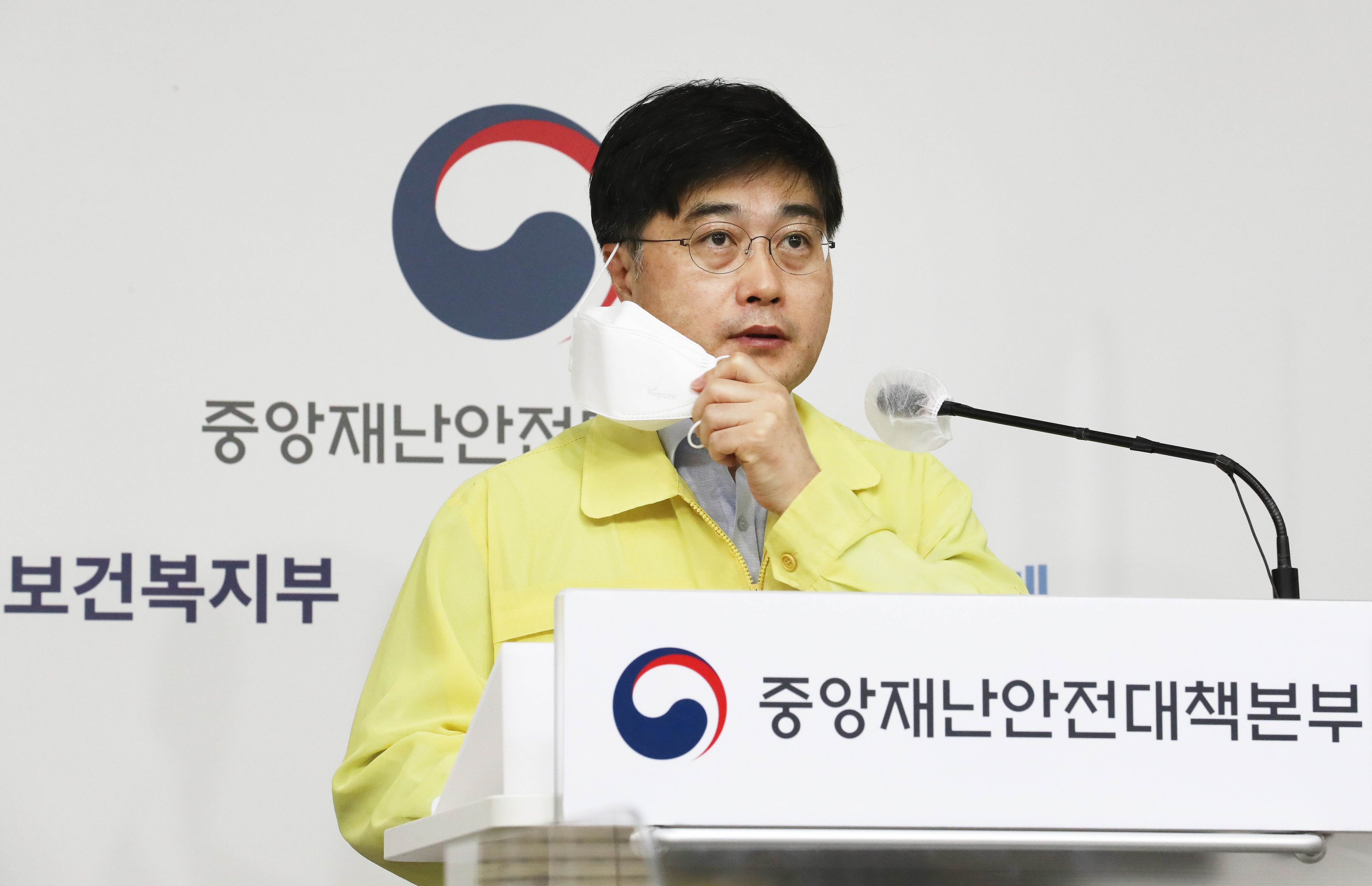 [속보] 정부"2030 확진자 급증…수도권, 거리두기 개편안 3단계에 근접" | 인스티즈