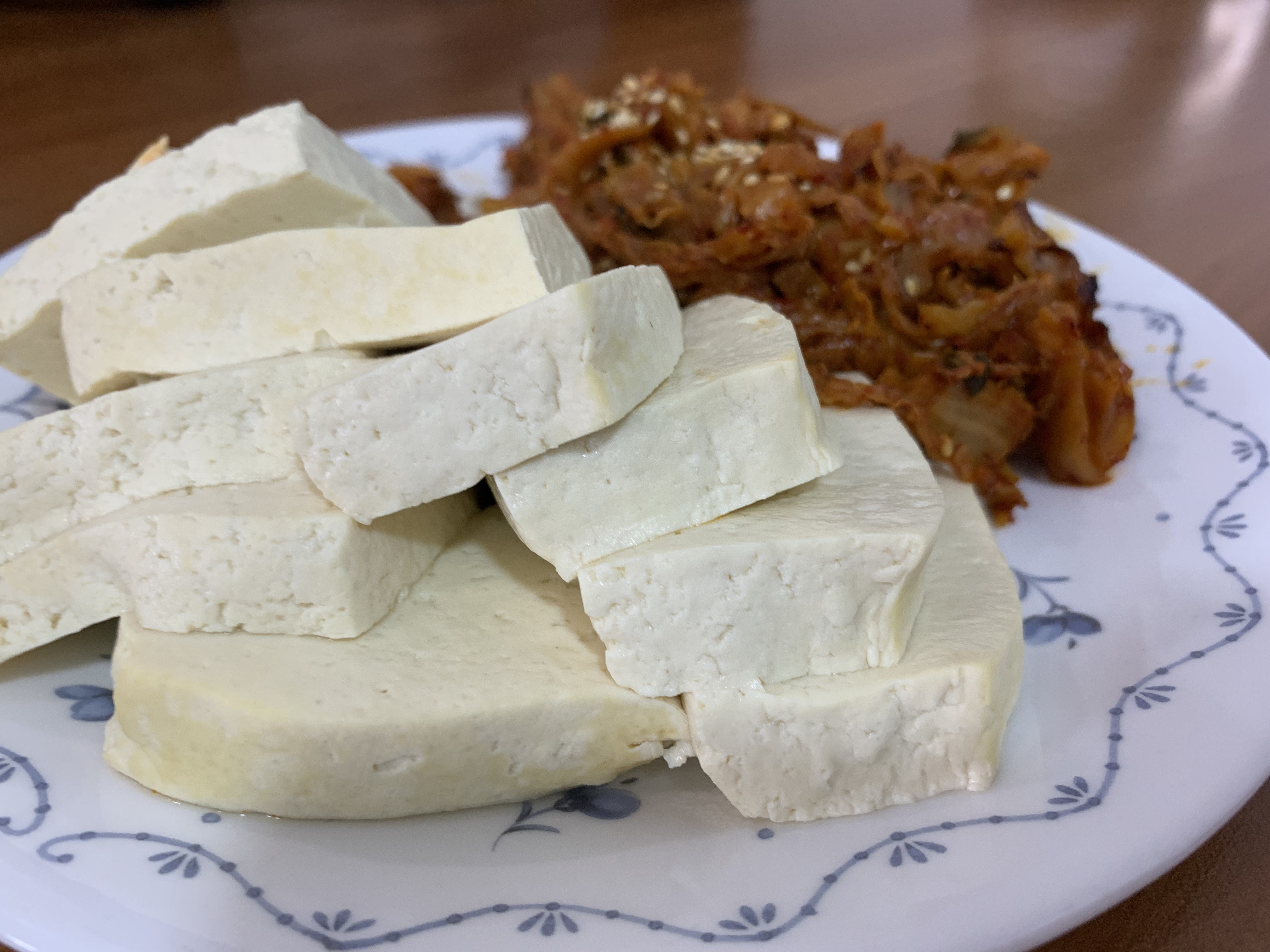 해외서 사는데 여기 고려인이 두부를 판다는거임 사장이 블라디미르라고 되있어서 뭔가 신뢰 안갔는데 두부 만드는 할머님 이름이 봉순례임 | 인스티즈