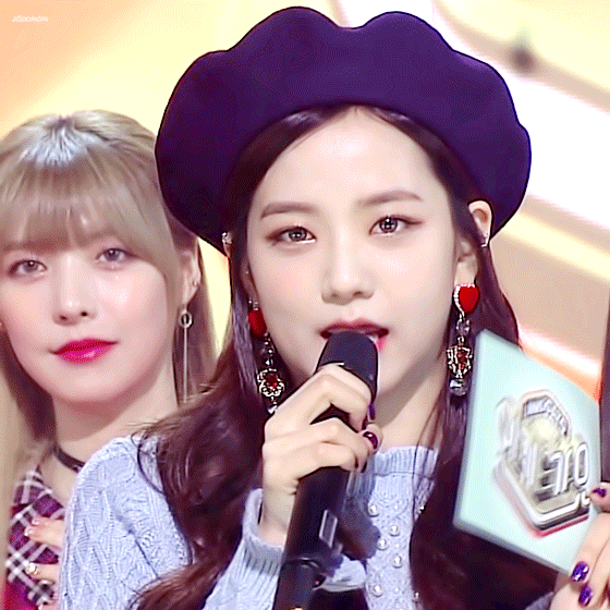 팬들이 많이 좋아하는 아이돌 무대 착장이지만 정작 아이돌 좋아했던, 좋아하는 군것질 말하는 달글멤버는 고통받는 패션템 | 인스티즈