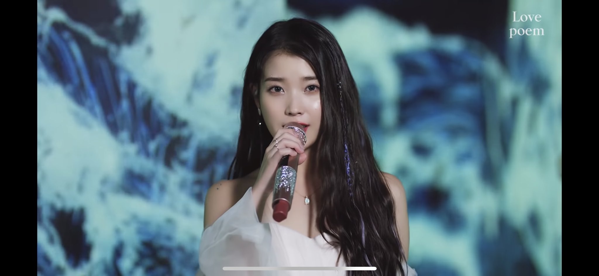 아이유의 마이크 사랑 | 인스티즈