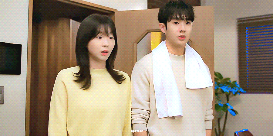 그 해 우리는에서 거의 매회 센스 있다고 언급 많은 교복~캠퍼스~오피스를 넘나드는 최우식X김다미 사계절 시밀러 룩.gifs | 인스티즈