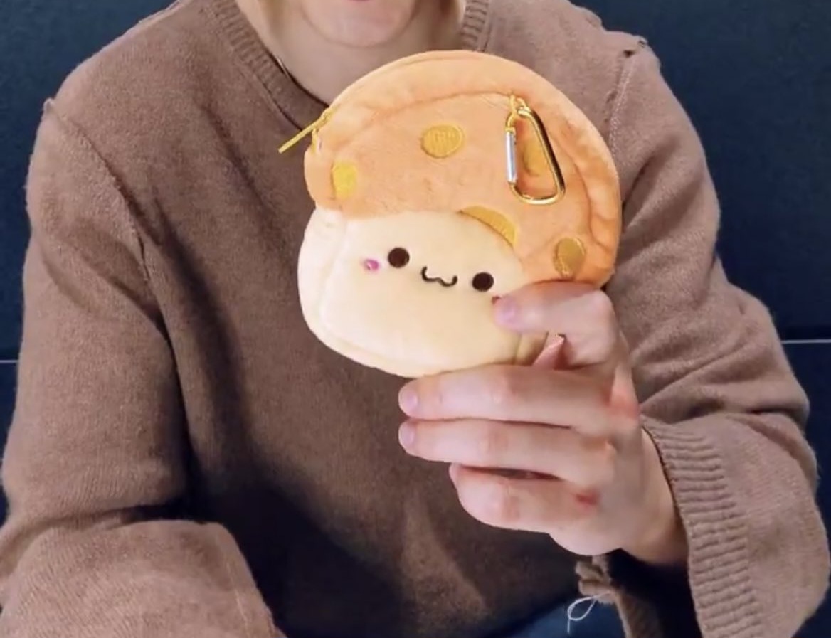 방탄소년단 지민이 오늘 진에게 받은 생일 선물 | 인스티즈