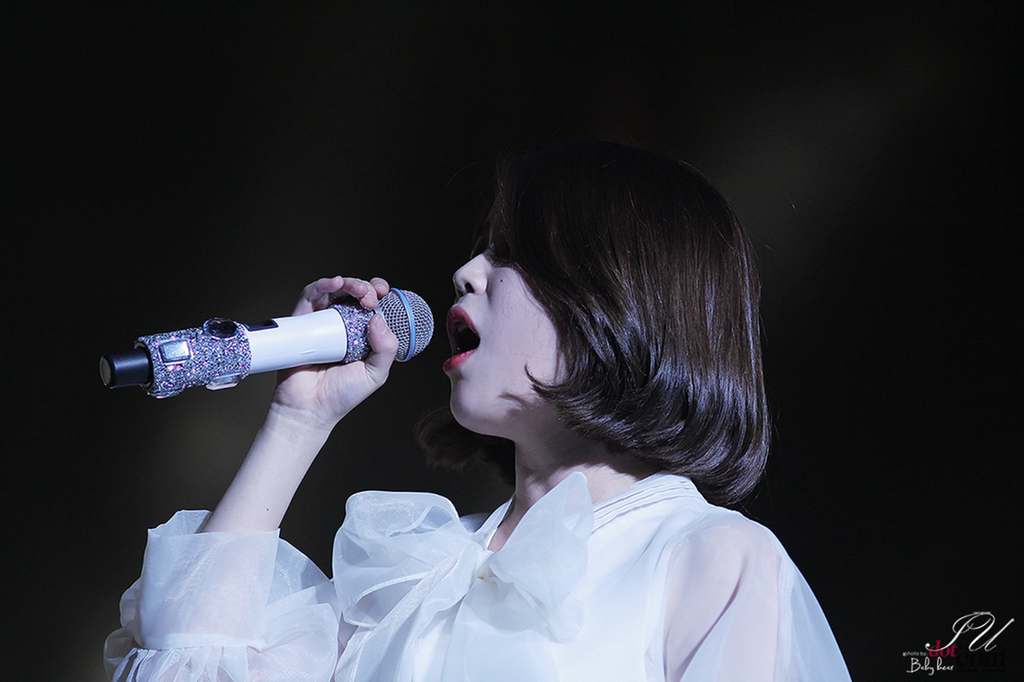 아이유의 마이크 사랑 | 인스티즈