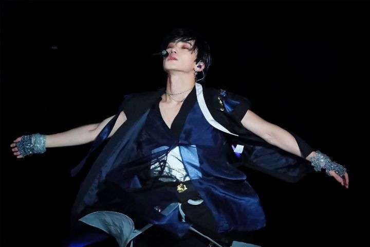 디자이너가 곡 컨셉에 듣고 만들었다는 남돌 한복 의상.jpg | 인스티즈