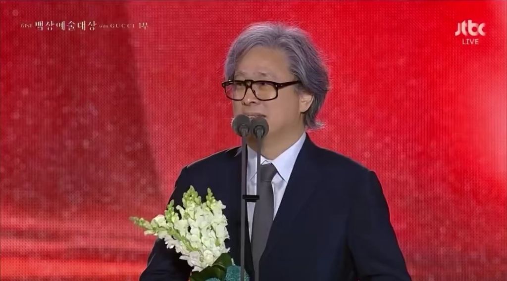 [백상] 박찬욱 : 못되고 못난 선조같은 사람 말고 진짜 국민을 무서워할 줄 아는 그런 사람을 뽑아야겠습니다 ^^ | 인스티즈