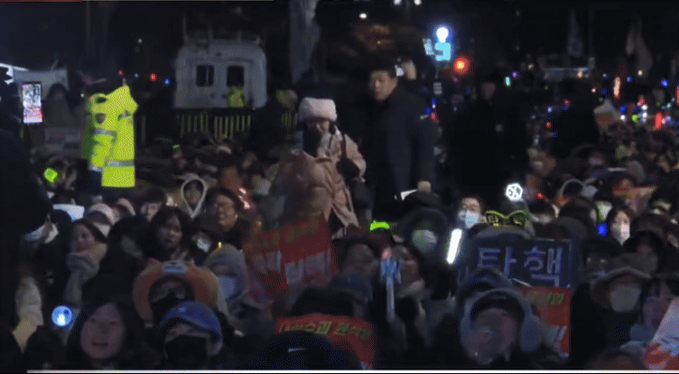 모범택시3 보고 울컥해서 다시올리는 응원봉 물결 | 인스티즈